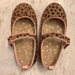 Size 7 animal print flats